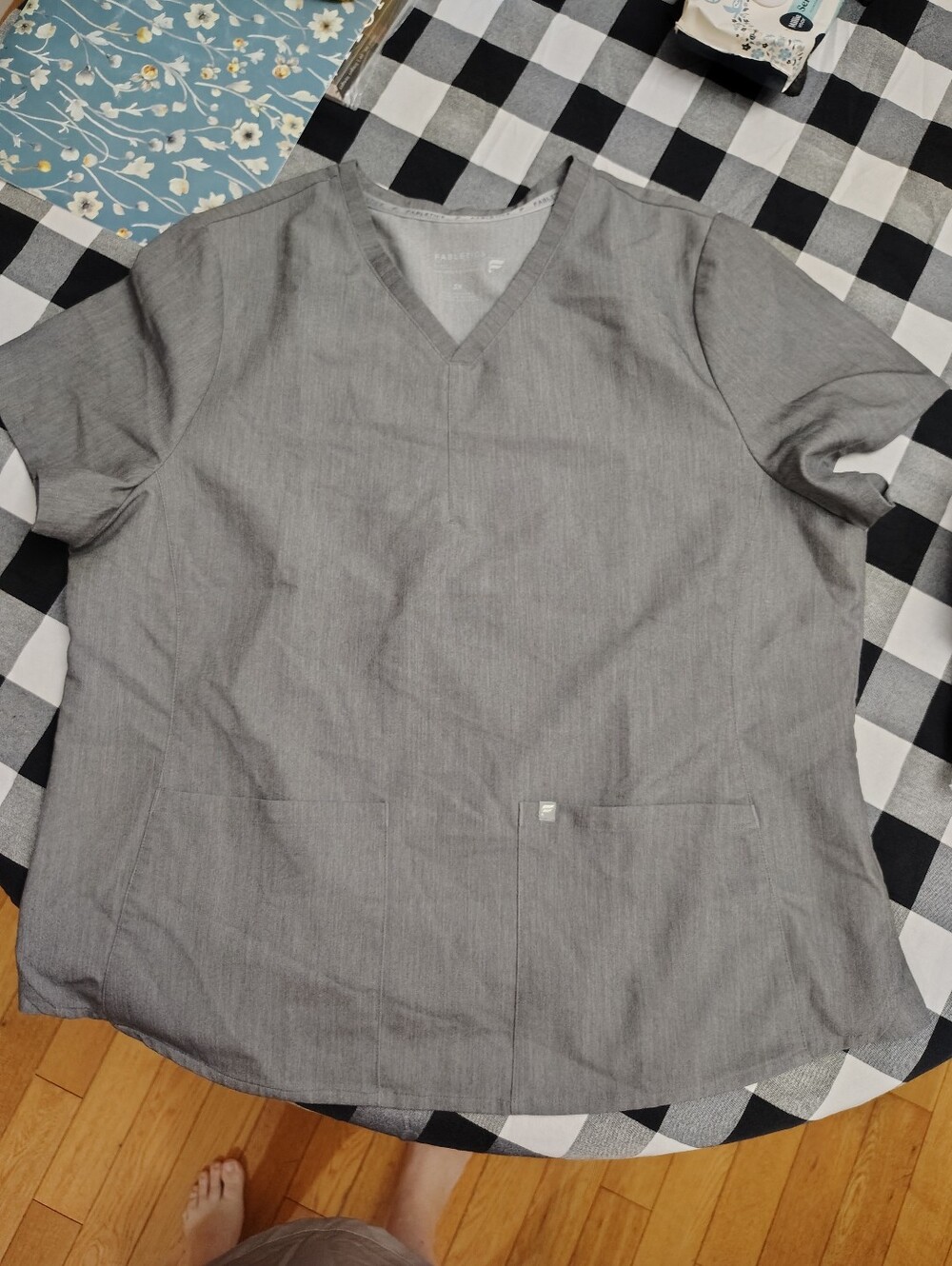 Fabletics Method 2 Pocket Scrub Top 2X